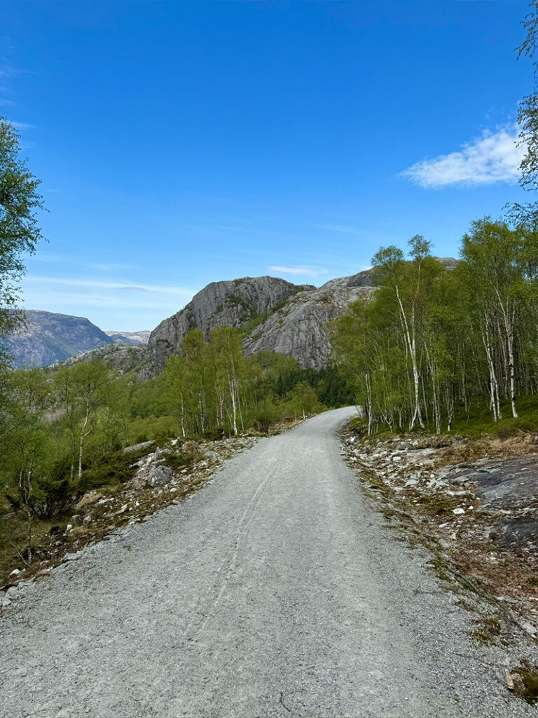 Inicio de la caminata a Sollifjellet desde el aparcamiento