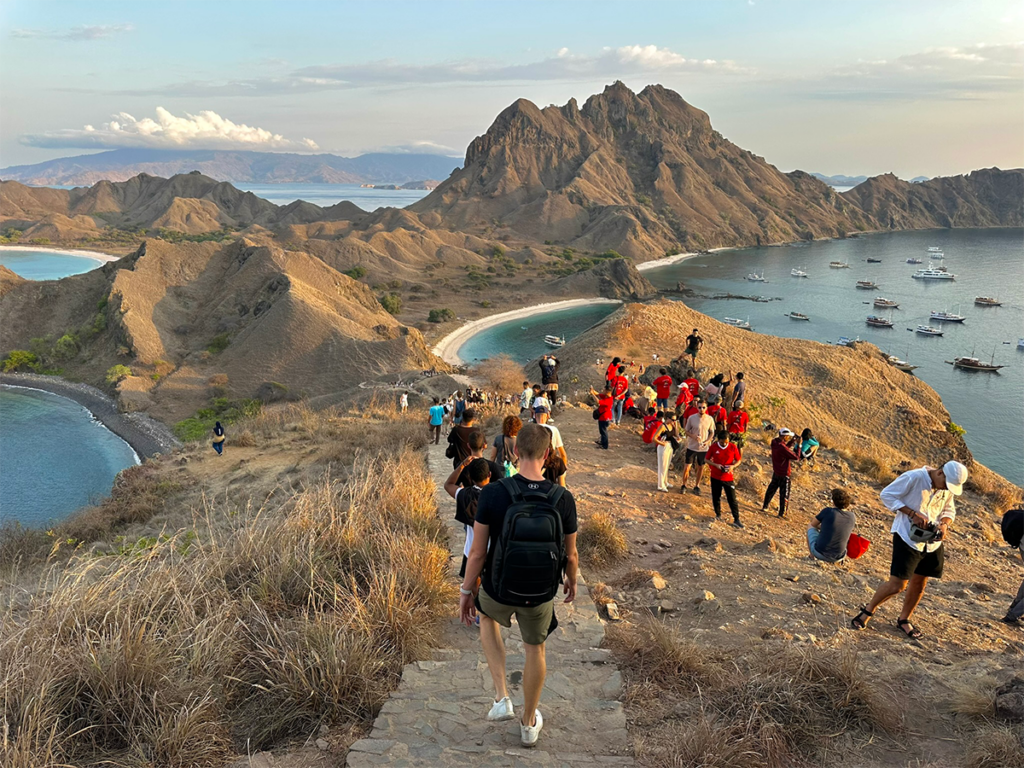 La realidad en Padar Island: muchos turistas