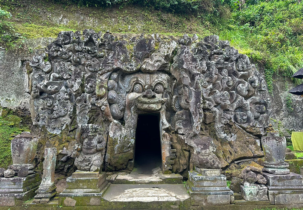Olifantengrot Goa Gajah bij Ubud: eeuwenoude beelden en jungle vibes