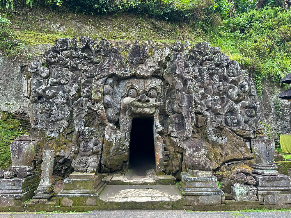 Olifantengrot Goa Gajah bij Ubud: eeuwenoude beelden en jungle vibes