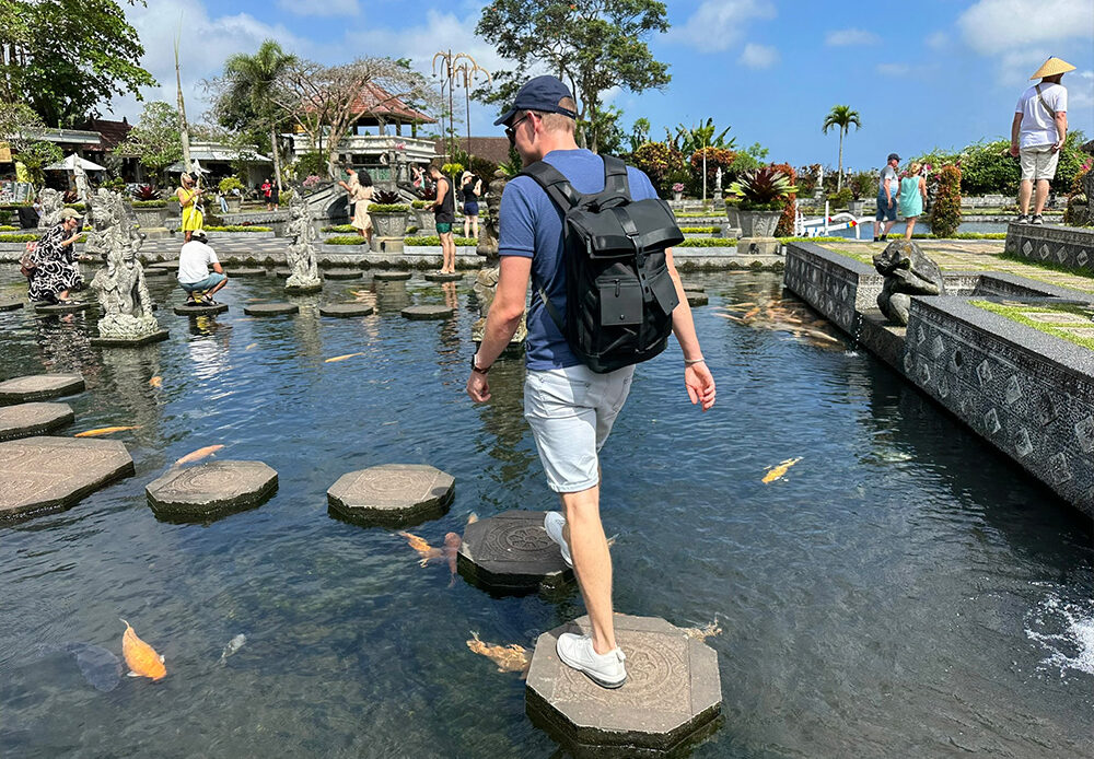 Stepping stones van Tirta Gangga