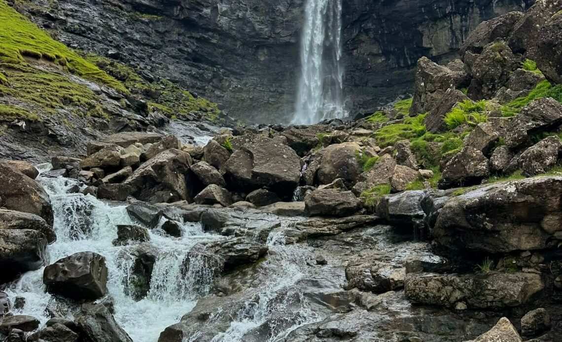 Fossá Waterfall: quick stop at the highest waterfall in the Faroe Islands